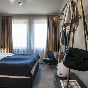 מלון Reverence Boutique, וארנה
