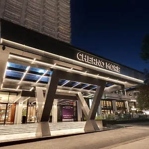 Hotel Cherno, Warna